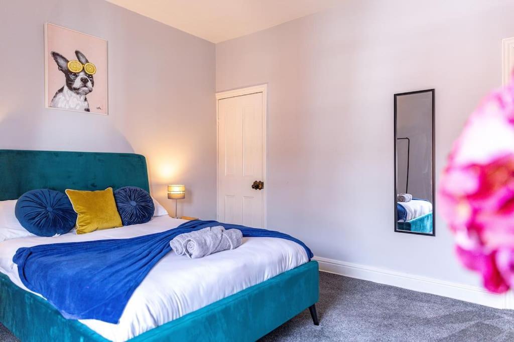 Glasswing Stays Liquorice Lodge Castleford Exterior photo