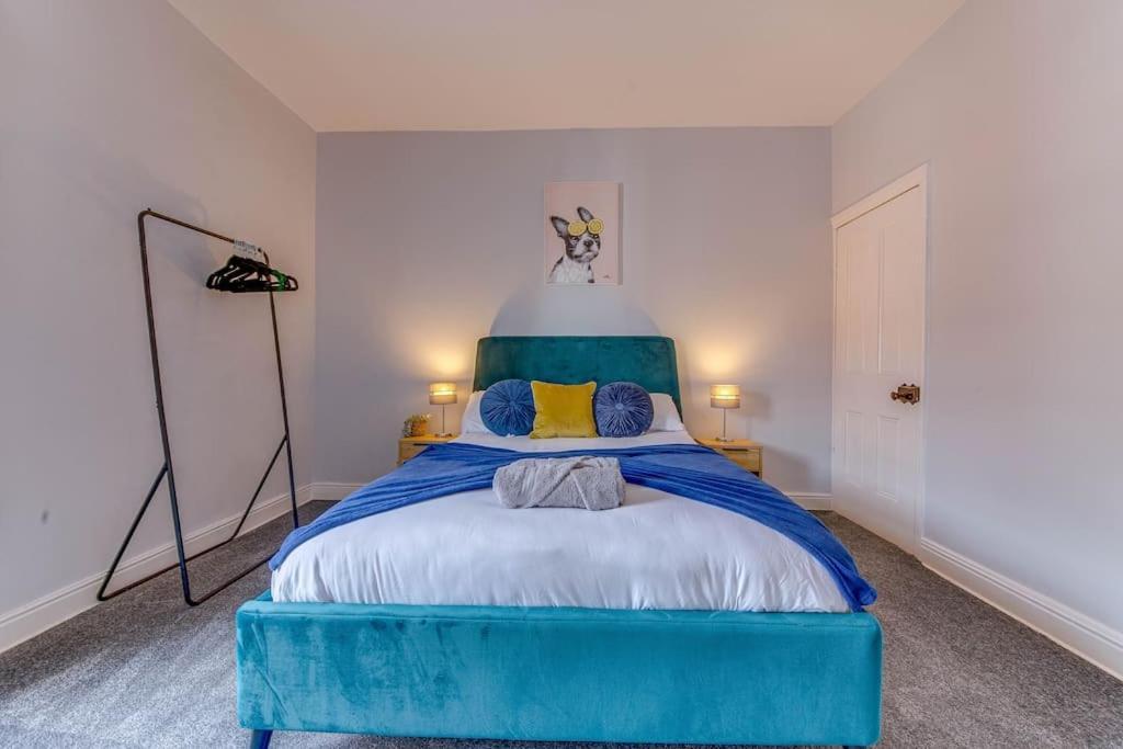 Glasswing Stays Liquorice Lodge Castleford Exterior photo